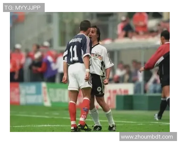 小伊为你推荐五位足球明星让你了解他们的精彩瞬间与职业生涯